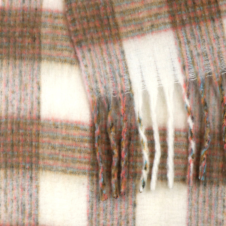 Close-up of a beige chunky checked scarf in soft, woollen fabric with a checked pattern in beige, brown, and pink, featuring fringed edges—a cosy accessory for chilly days.