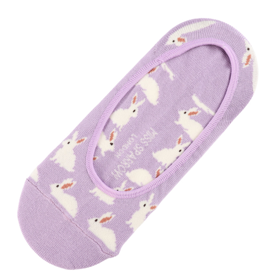 The Miss Sparrow Lilac Rabbits Invisible Footsie Socks are vegan-friendly socks in lavender, patterned with white rabbits and designed with a rounded opening and reinforced toe for comfort.