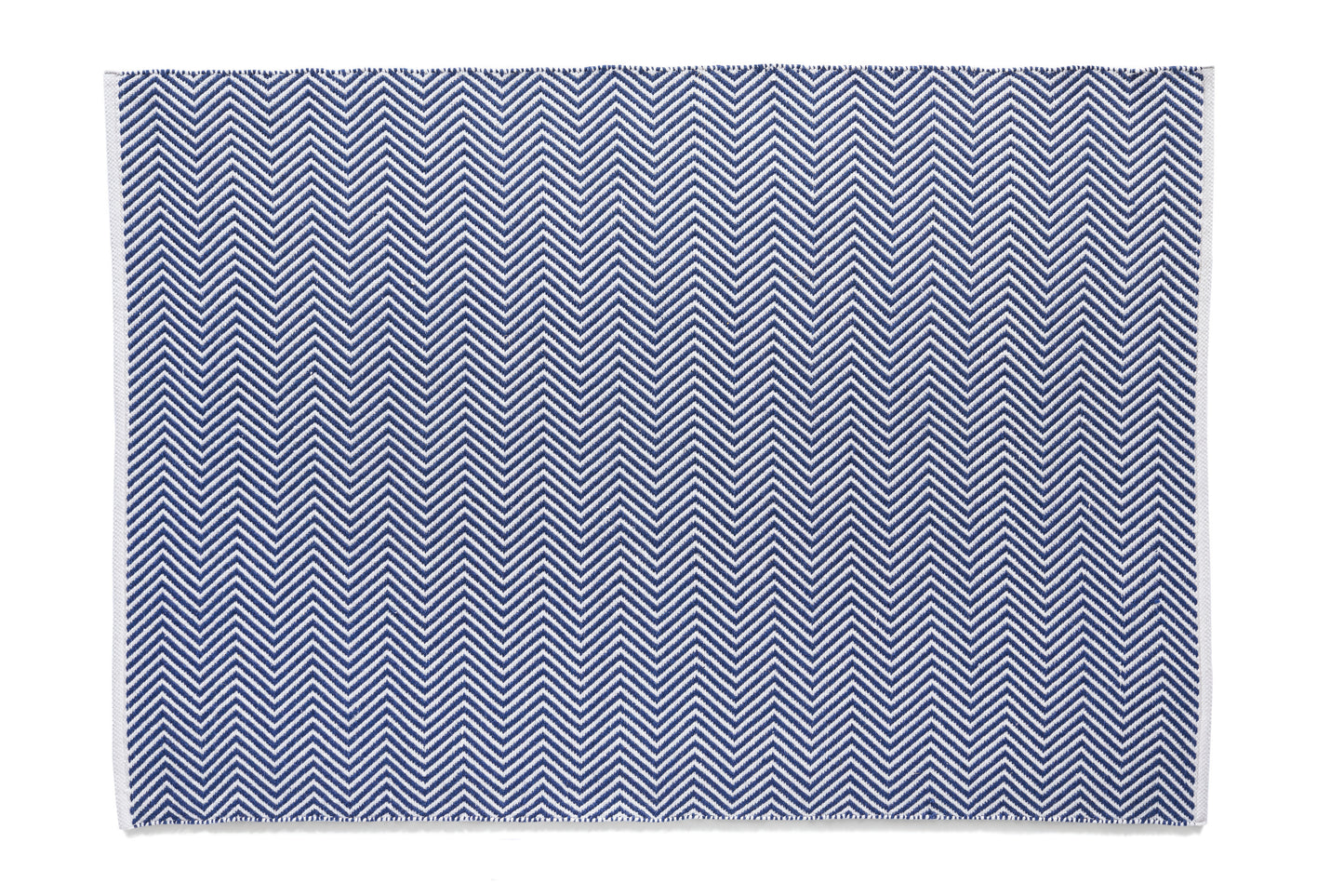 Blue and white chevron-patterned textile featuring repeated zigzag lines, this sustainable rug is crafted from recycled plastic bottles in a herringbone style with UV-stable design.